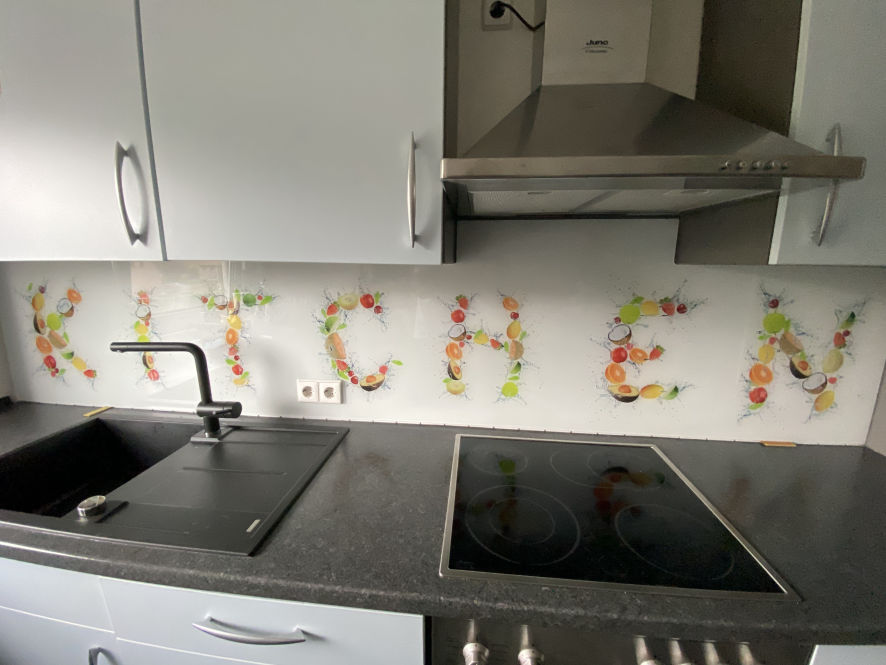 Küchenrückwand mit Digitaldruck "KITCHEN" von Glas Scholl
